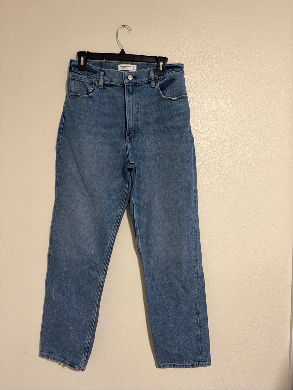 Abercrombie & Fitch High-Rise Straight Leg Jeans - Medium Blue